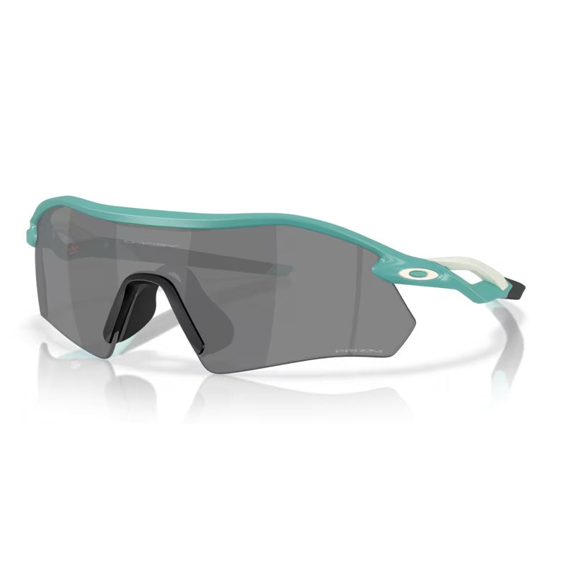 Oakley Sunglasses, Model: 0OO9495D Colour: 04
